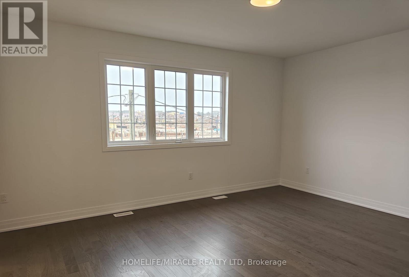 Photo 19 of 1348 Aymond Crescent, Oakville ON