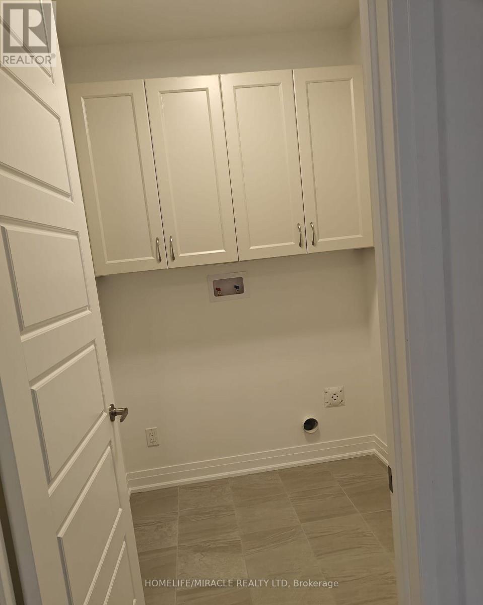 Photo 24 of 1348 Aymond Crescent, Oakville ON