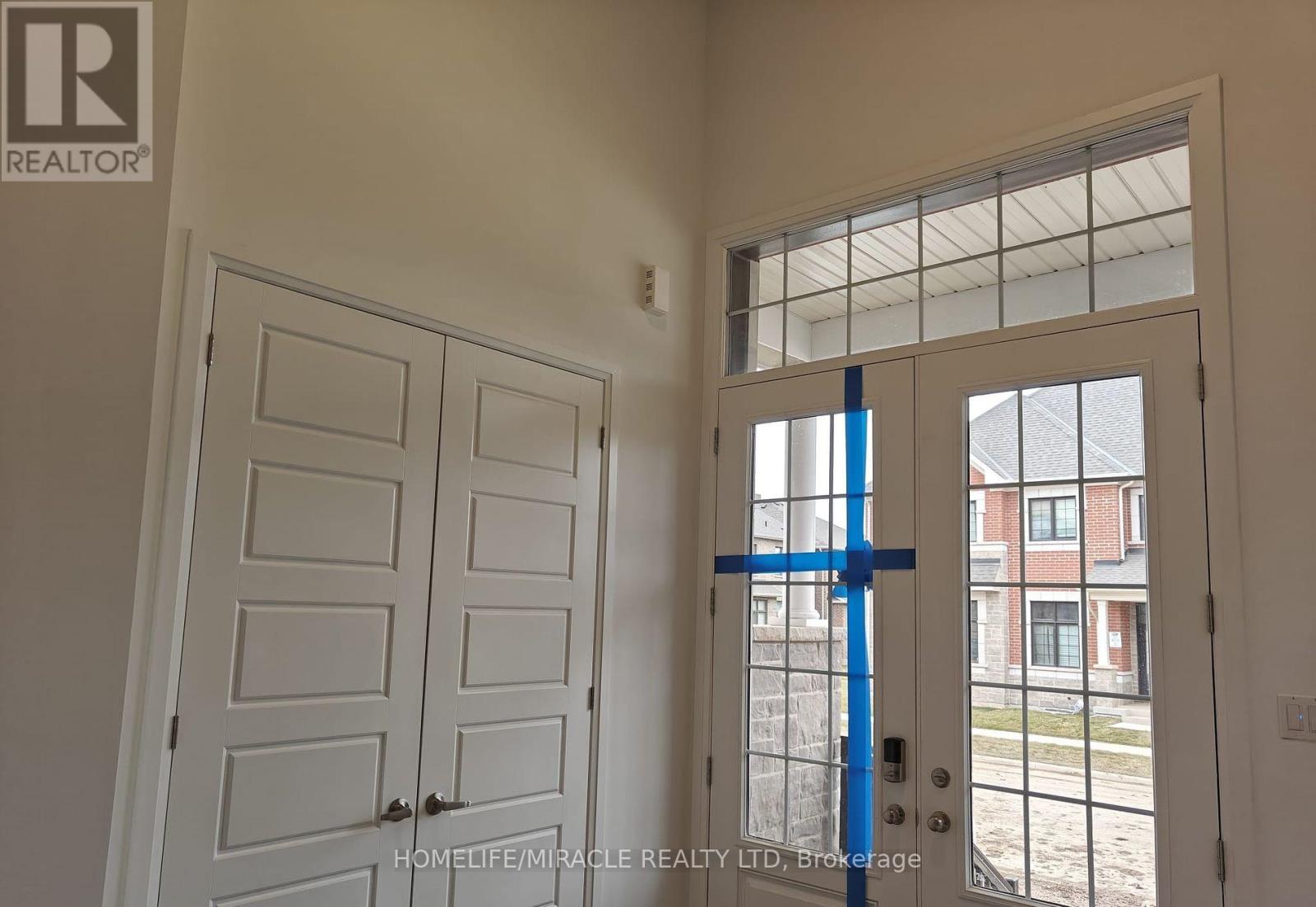 Photo 3 of 1348 Aymond Crescent, Oakville ON