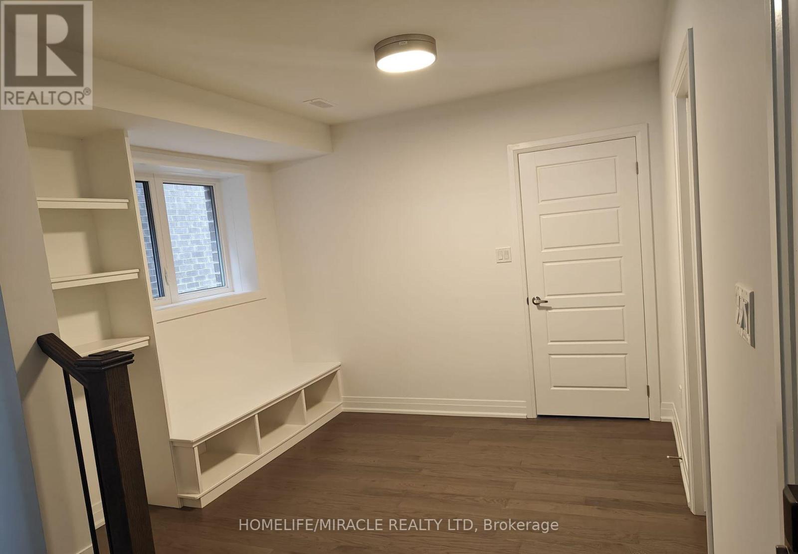 Photo 6 of 1348 Aymond Crescent, Oakville ON