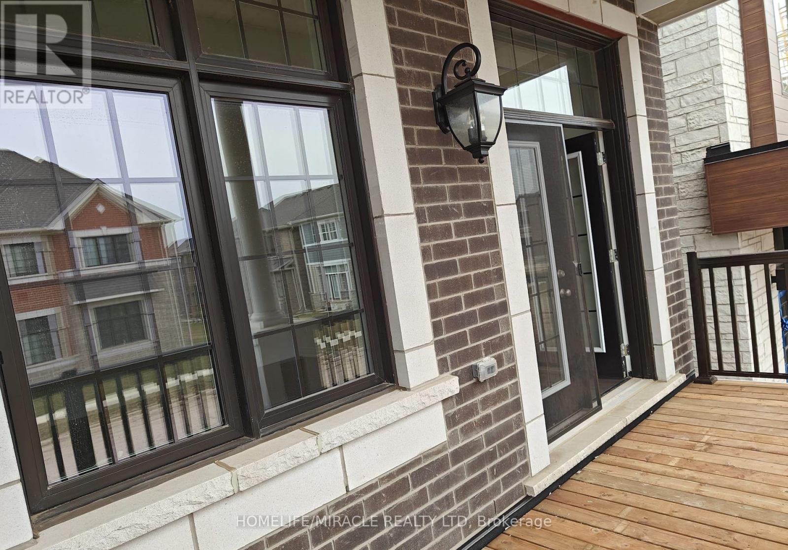 Photo 7 of 1348 Aymond Crescent, Oakville ON