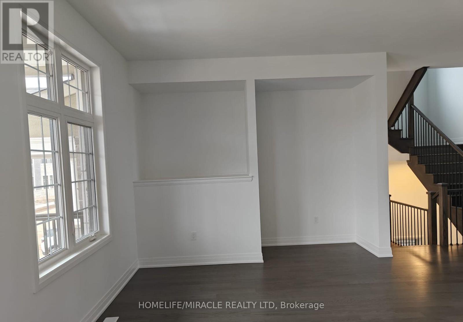 Photo 9 of 1348 Aymond Crescent, Oakville ON