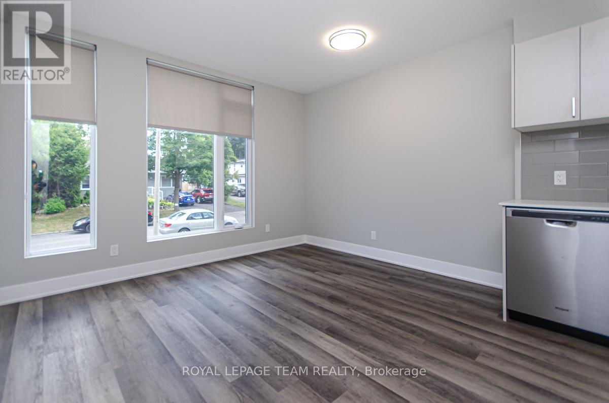 Photo 2 of 101 1295 Summerville Avenue, Ottawa ON