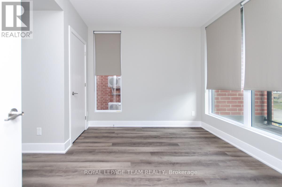 Photo 3 of 101 1295 Summerville Avenue, Ottawa ON