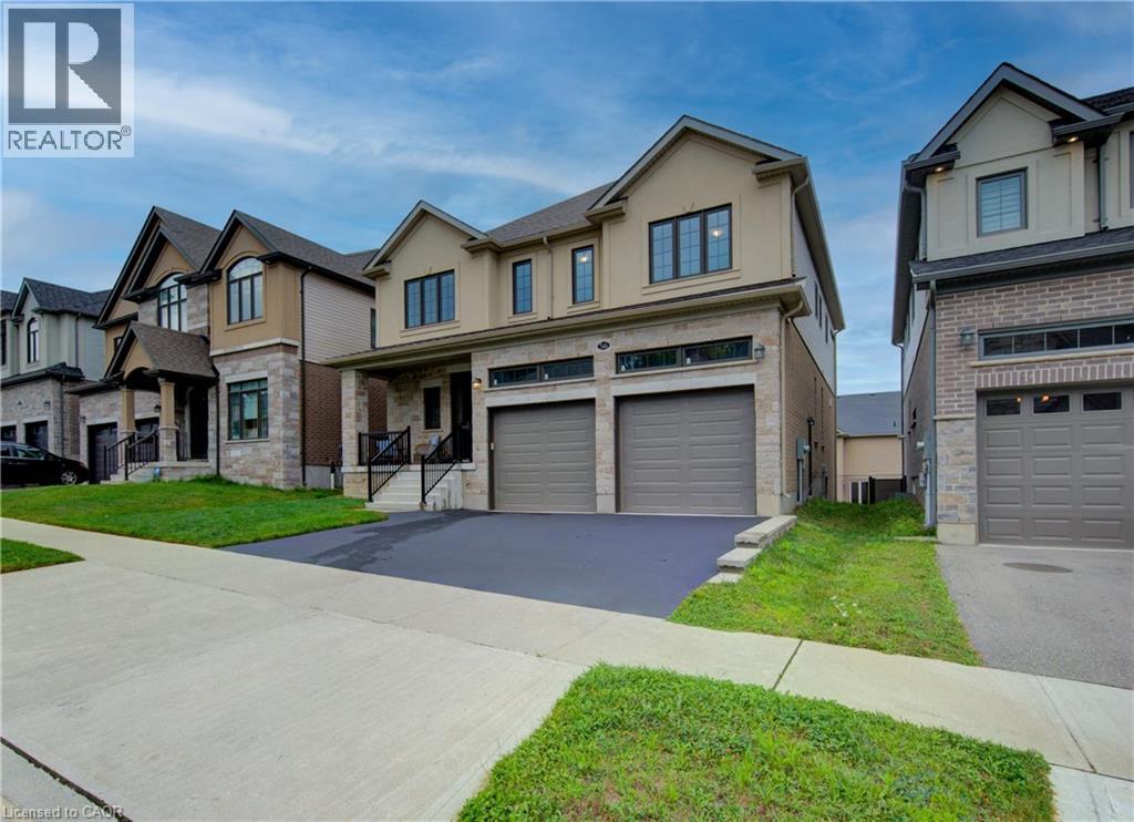 Photo 3 of 546 Bridgemill Crescent, Kitchener ON