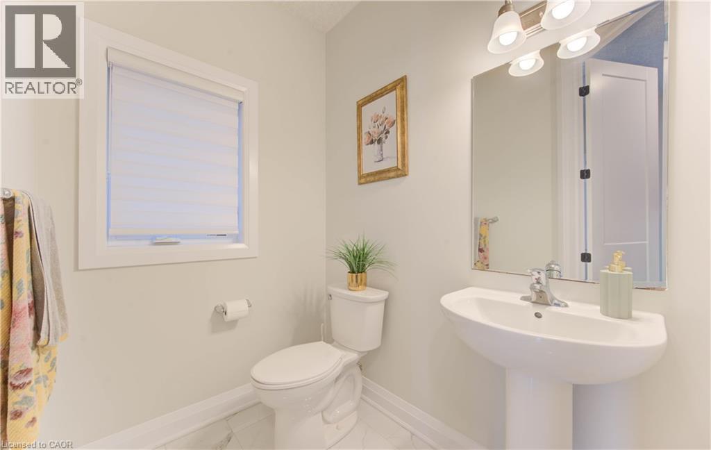 Photo 8 of 546 Bridgemill Crescent, Kitchener ON