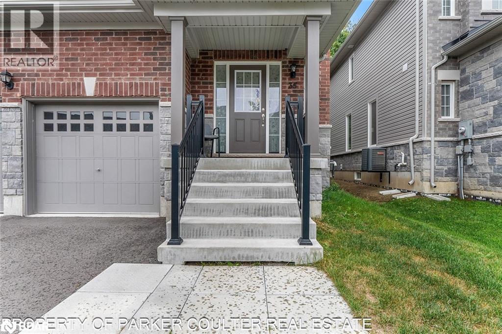 Photo 3 of 35 Atlantis Drive, Orillia ON