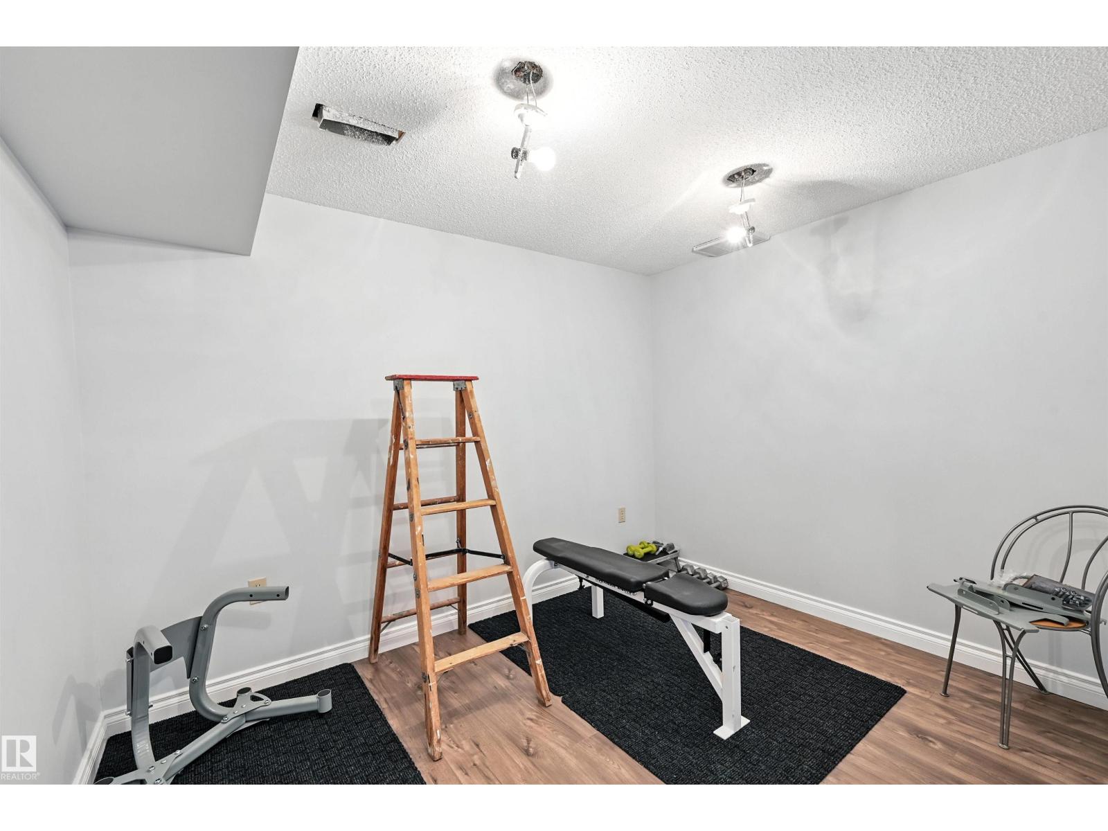 Photo 36 of 5415 141 Av Nw, Edmonton AB