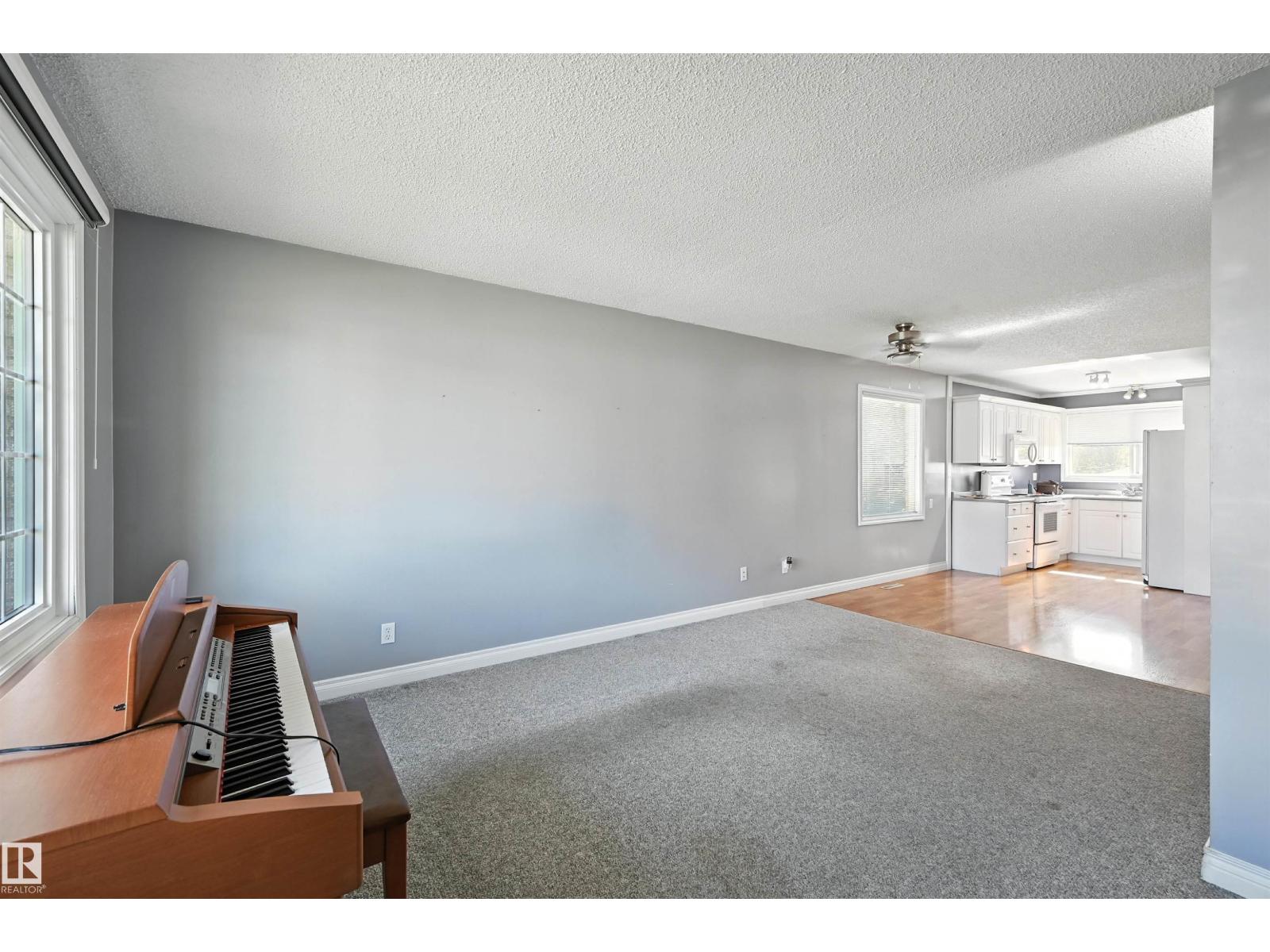 Photo 8 of 5415 141 Av Nw, Edmonton AB