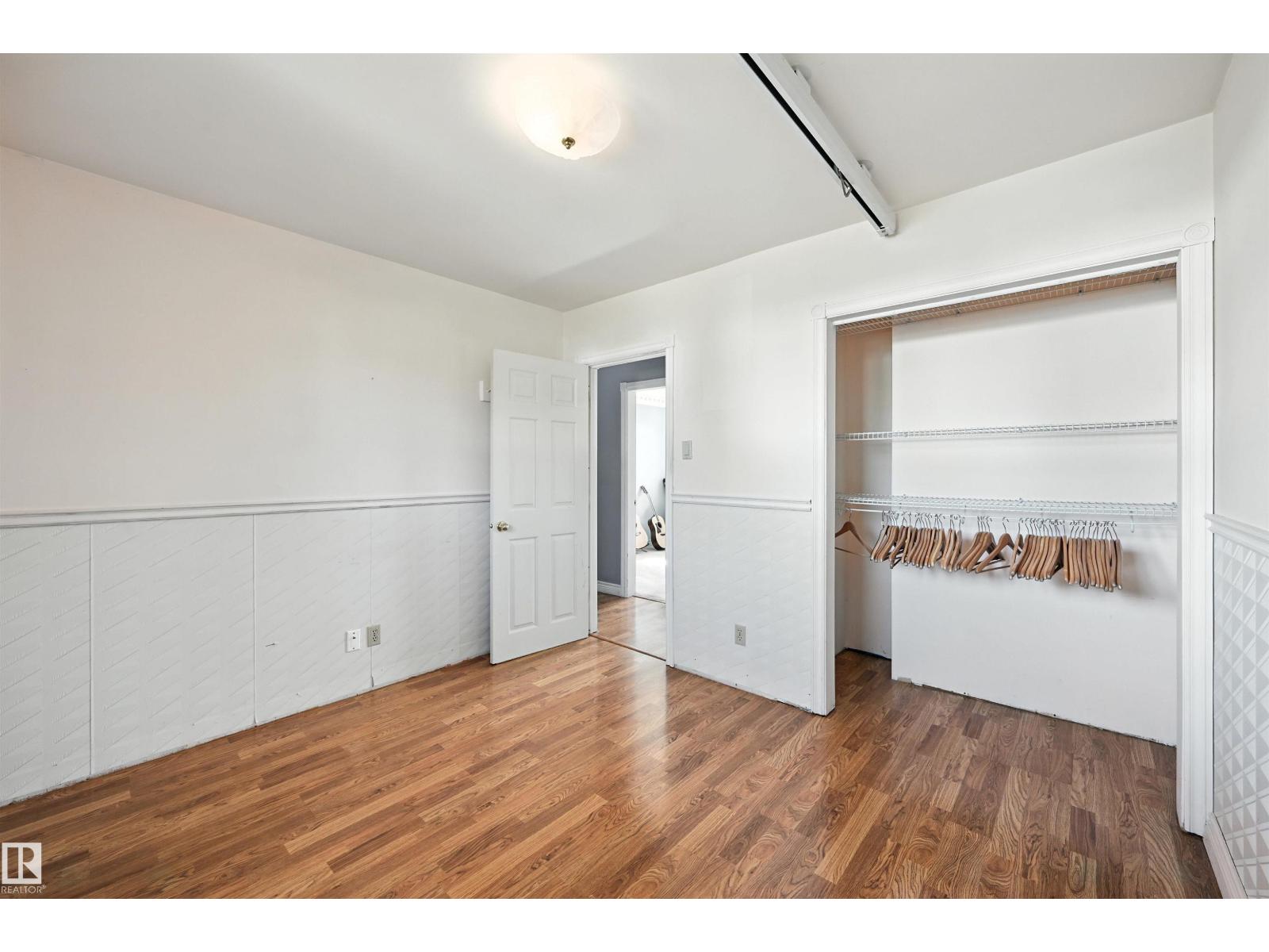 Photo 18 of 5415 141 Av Nw, Edmonton AB