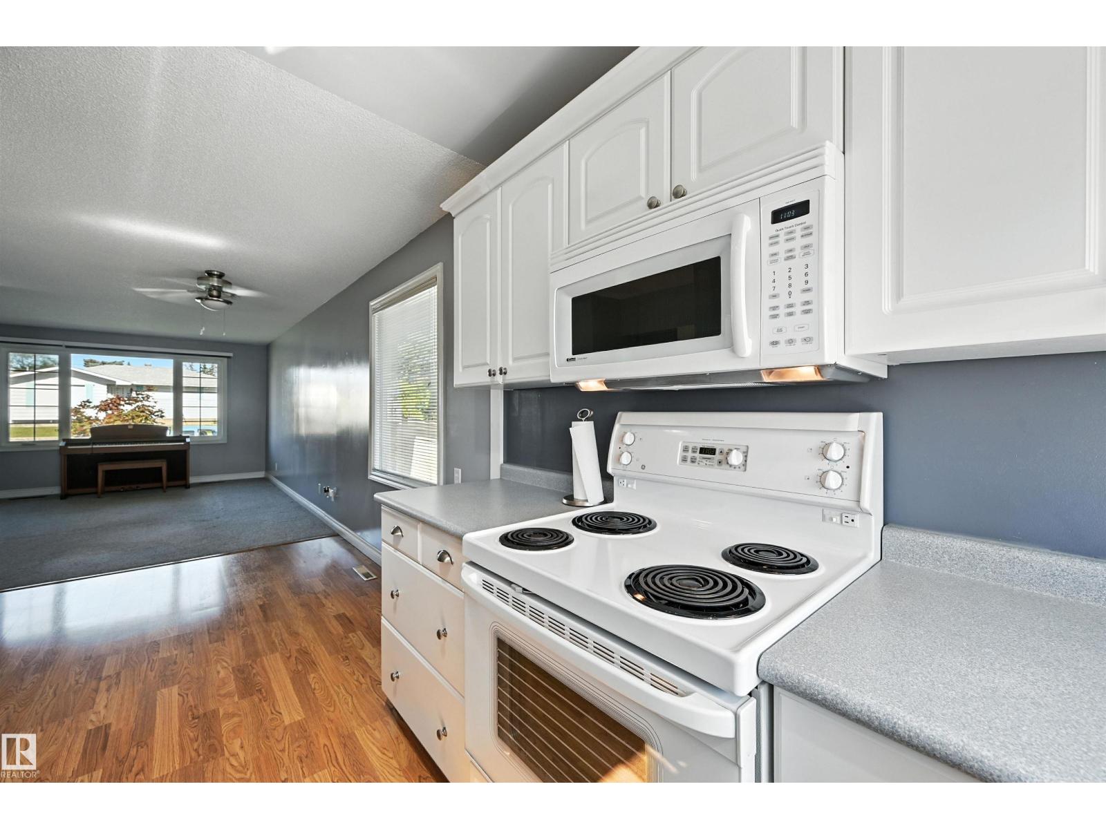 Photo 13 of 5415 141 Av Nw, Edmonton AB