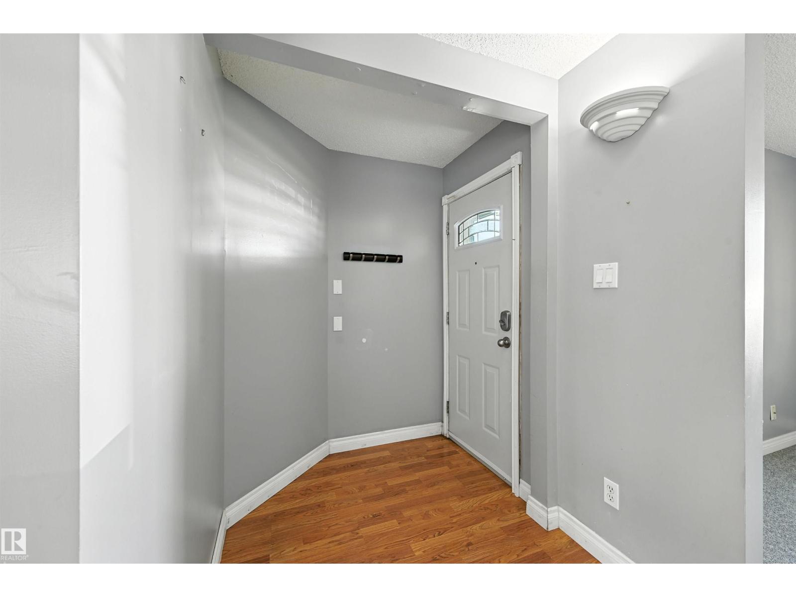Photo 3 of 5415 141 Av Nw, Edmonton AB