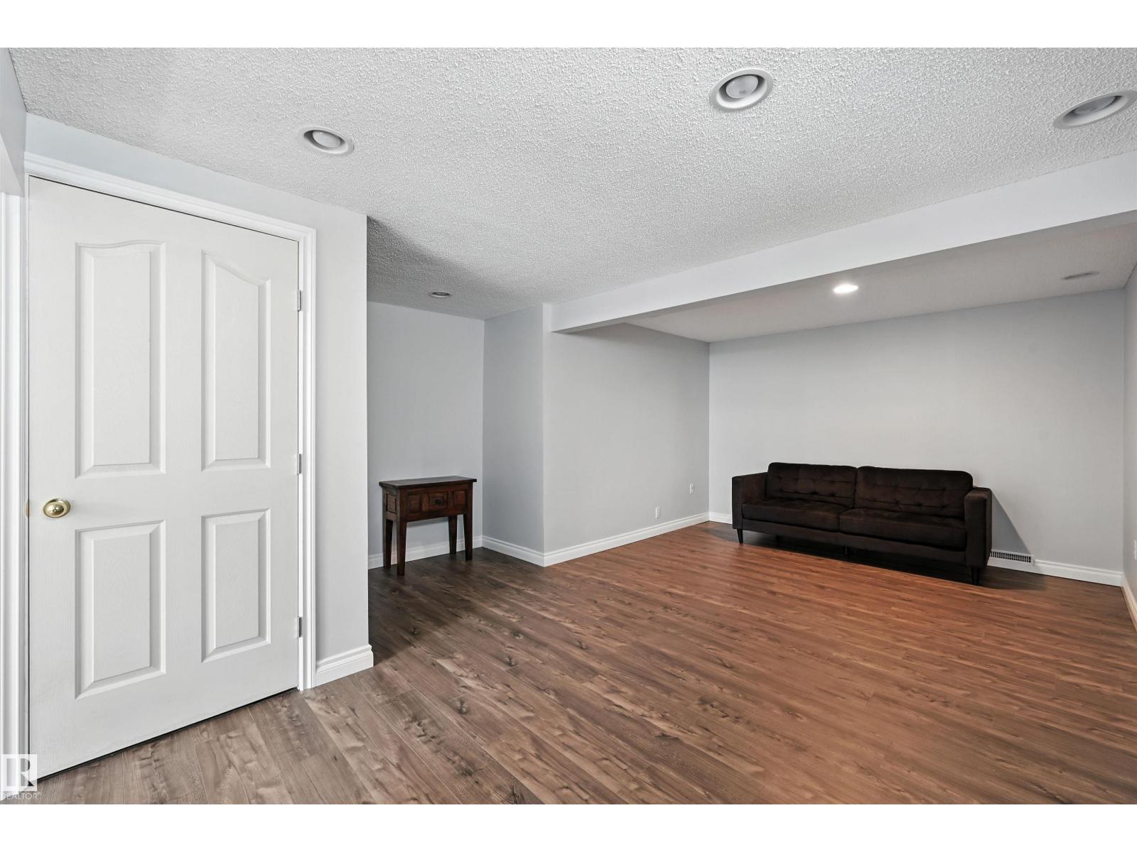 Photo 28 of 5415 141 Av Nw, Edmonton AB