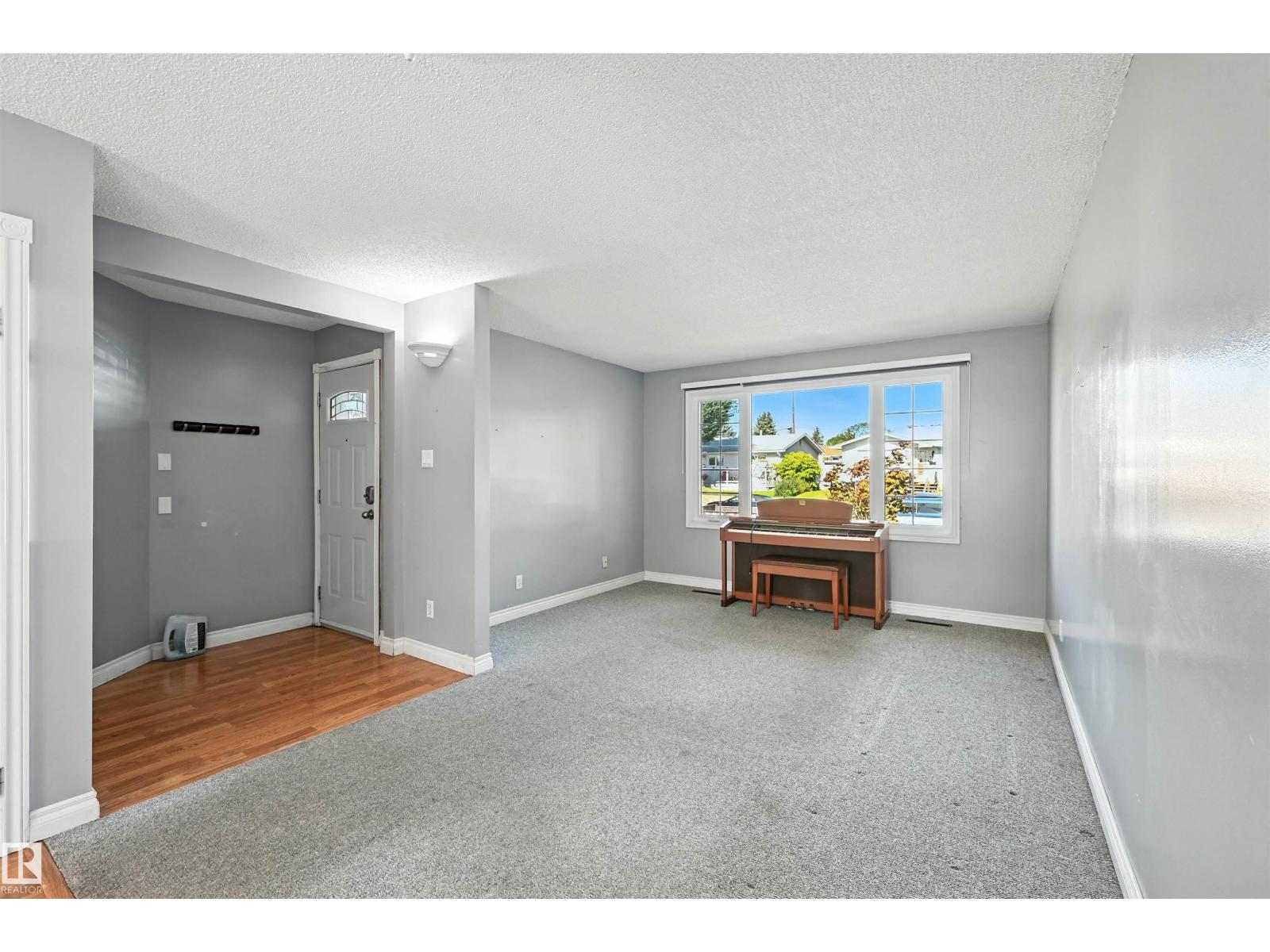 Photo 5 of 5415 141 Av Nw, Edmonton AB