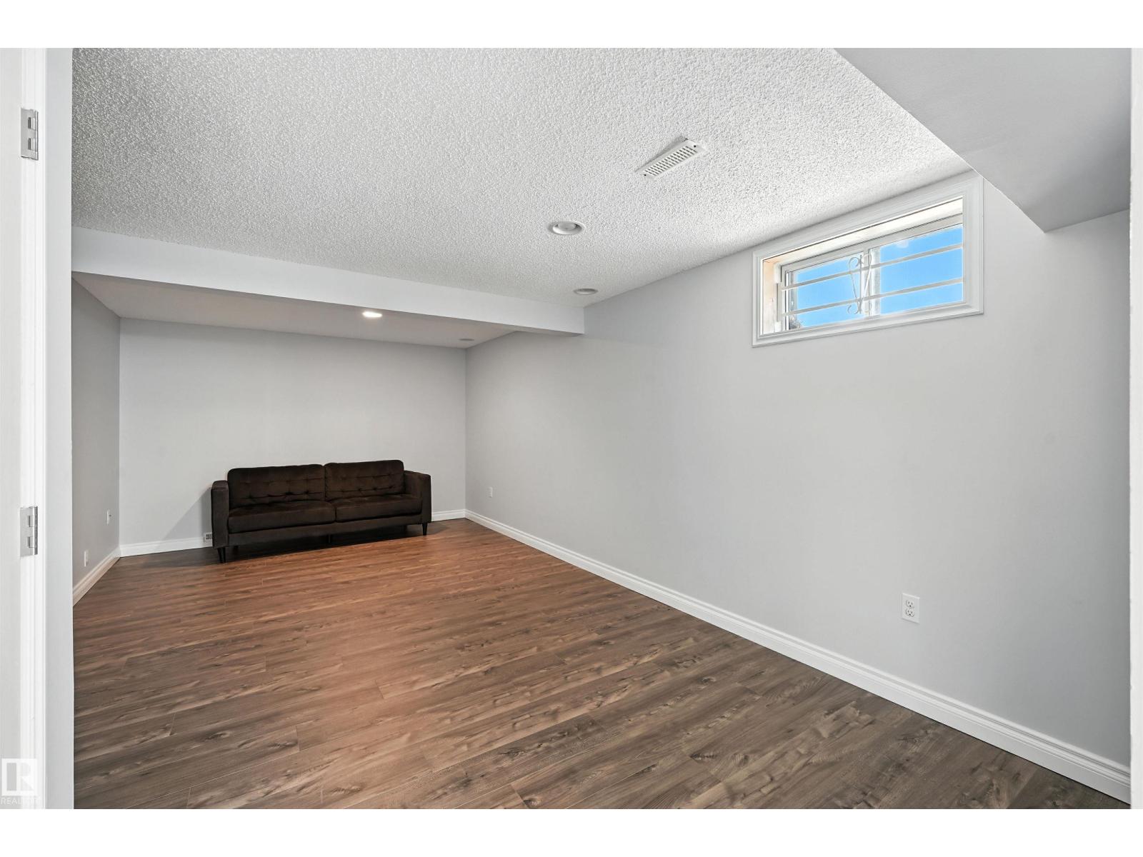 Photo 27 of 5415 141 Av Nw, Edmonton AB