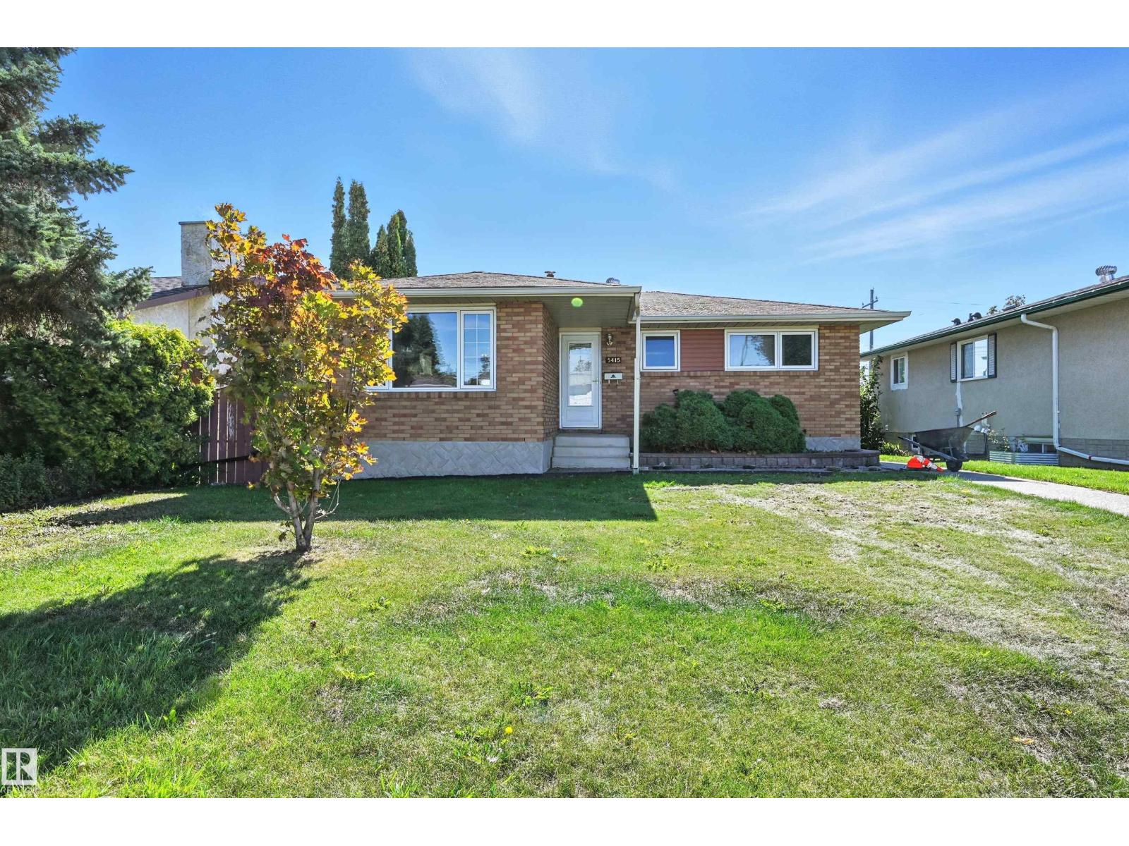 Photo 2 of 5415 141 Av Nw, Edmonton AB