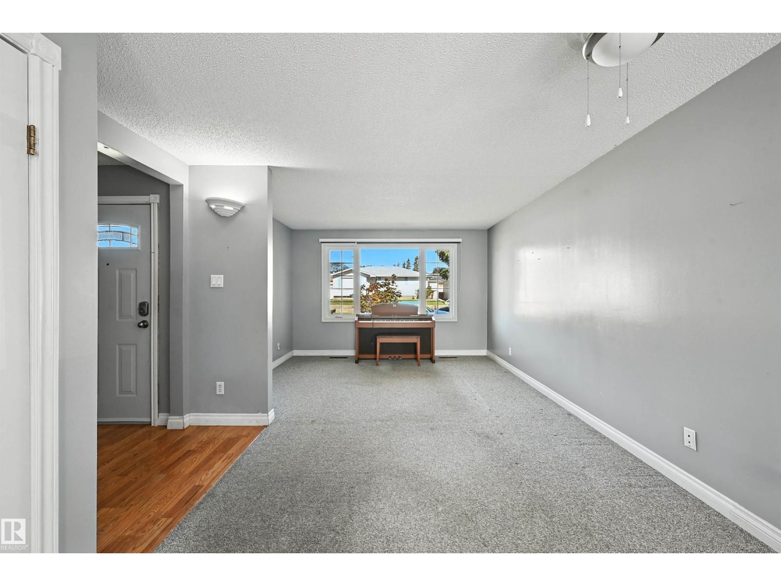 Photo 6 of 5415 141 Av Nw, Edmonton AB
