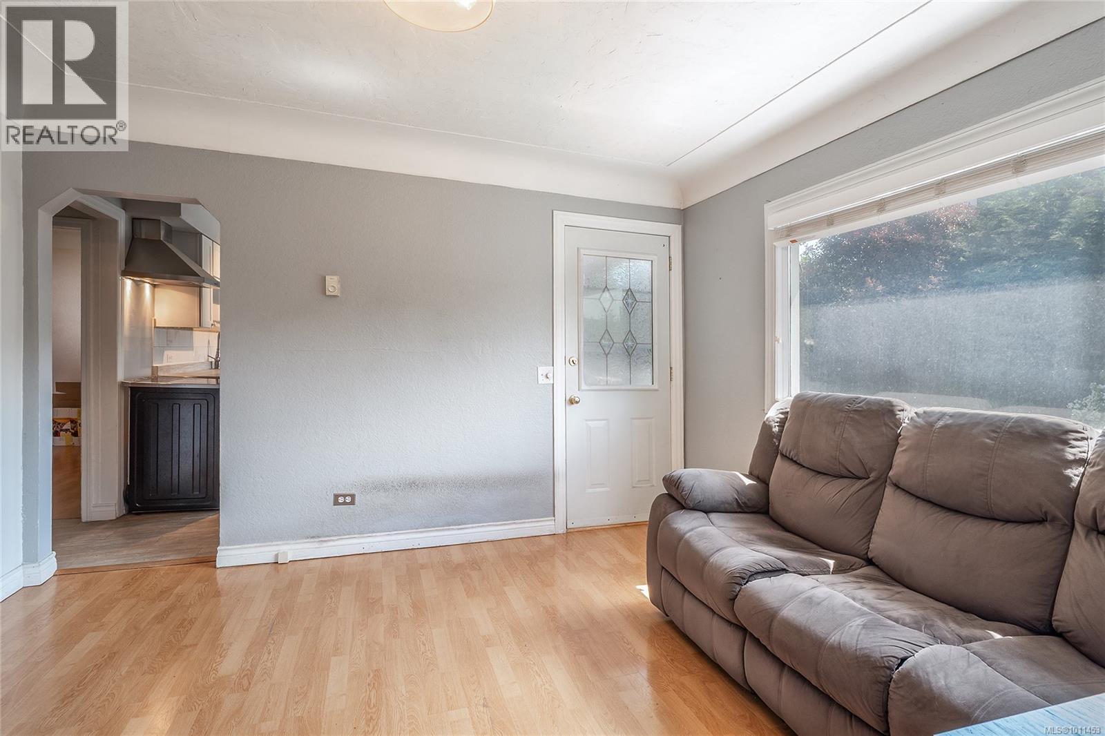 Photo 9 of 2628 Sooke Rd, Langford BC