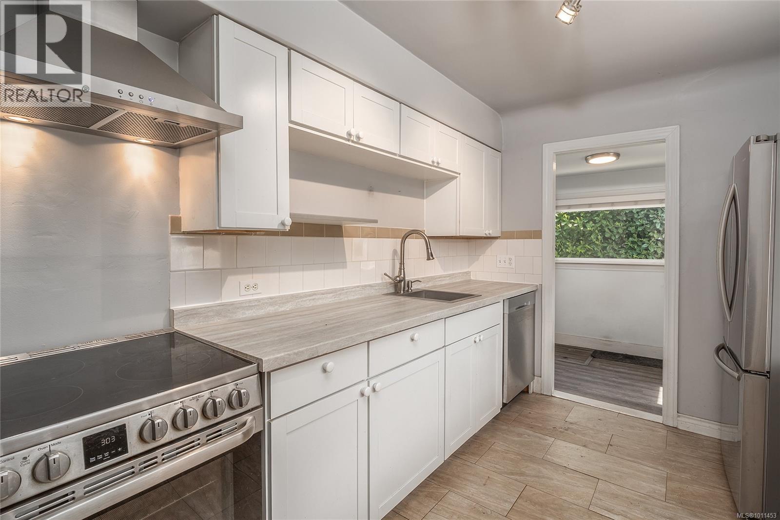 Photo 12 of 2628 Sooke Rd, Langford BC
