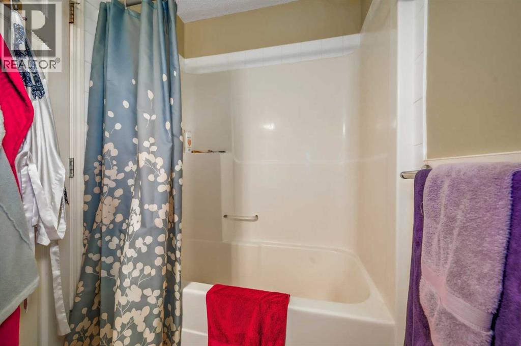Photo 16 of 143 Cranberry Way Se, Calgary AB