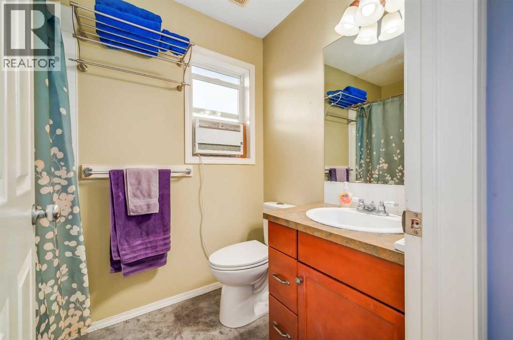 Photo 15 of 143 Cranberry Way Se, Calgary AB