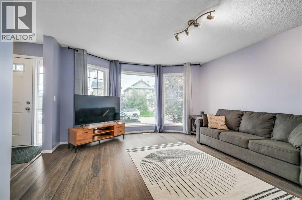 Photo 5 of 143 Cranberry Way Se, Calgary AB