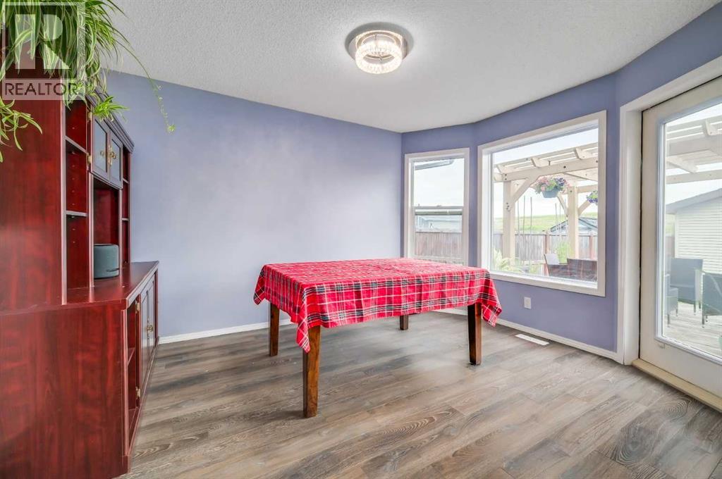 Photo 10 of 143 Cranberry Way Se, Calgary AB
