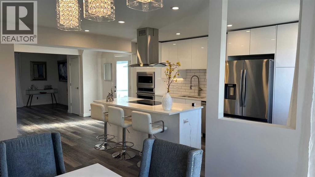 Single Family House for Sale in    Avenue NW Bowness Calgary 