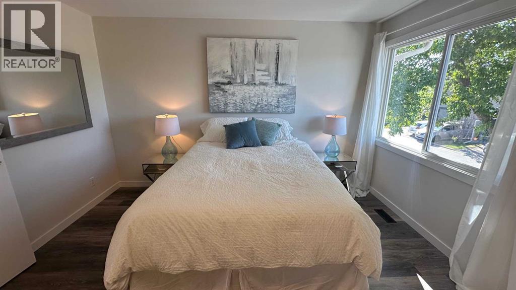 Single Family House for Sale in    Avenue NW Bowness Calgary 