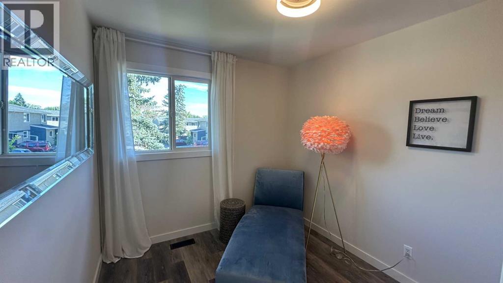 Single Family House for Sale in    Avenue NW Bowness Calgary 