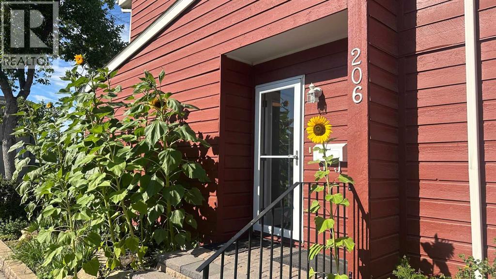 Single Family House for Sale in    Avenue NW Bowness Calgary 