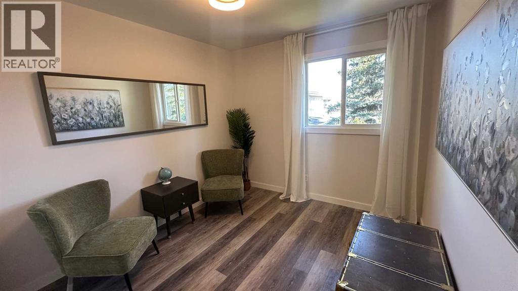 Single Family House for Sale in    Avenue NW Bowness Calgary 
