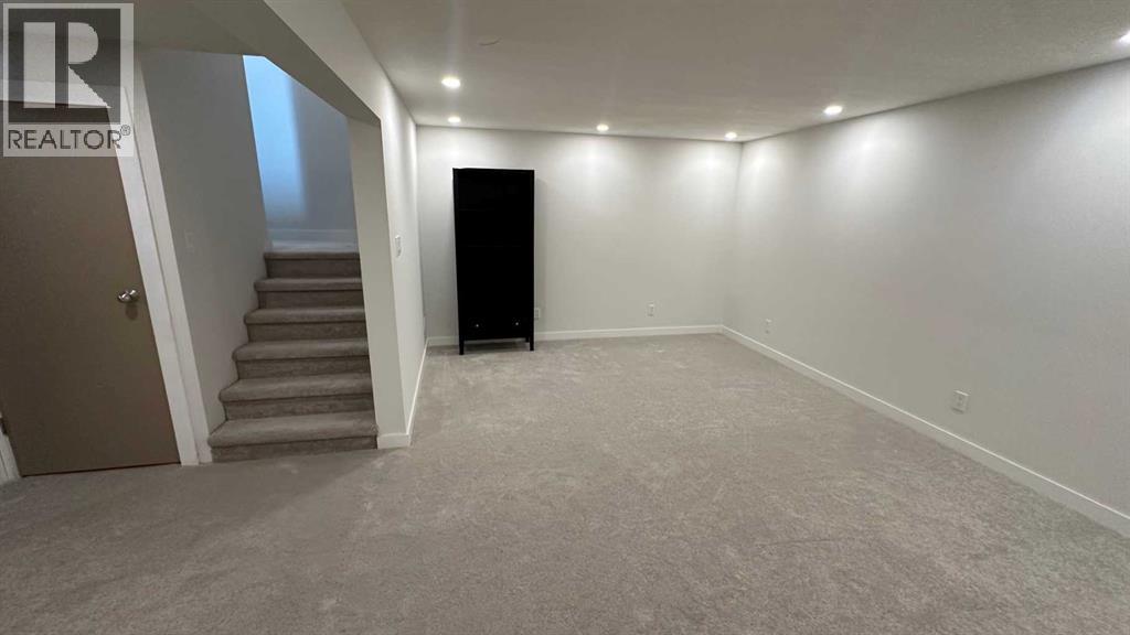 Single Family House for Sale in    Avenue NW Bowness Calgary 