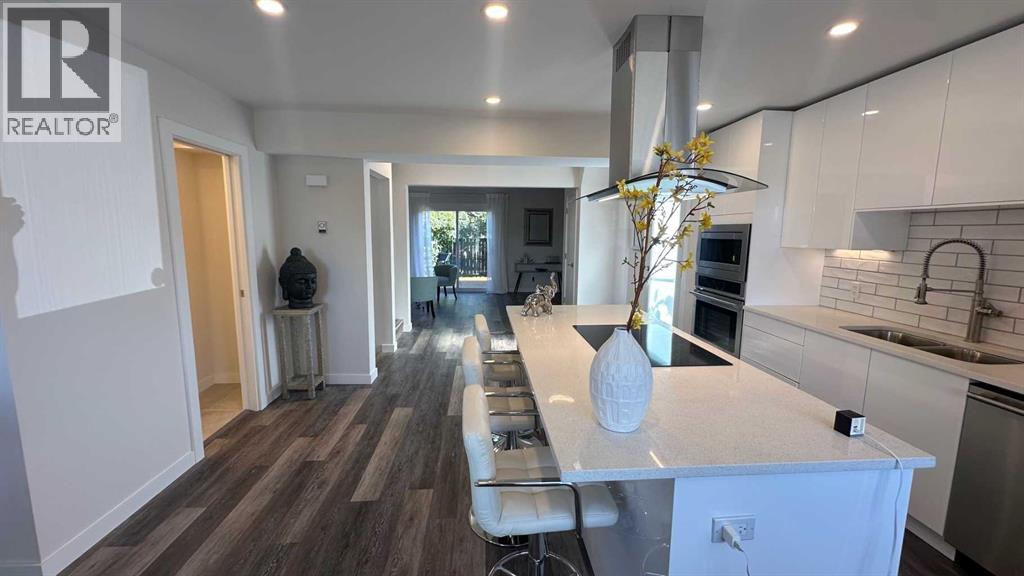 Single Family House for Sale in    Avenue NW Bowness Calgary 