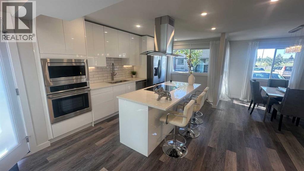 Single Family House for Sale in    Avenue NW Bowness Calgary 