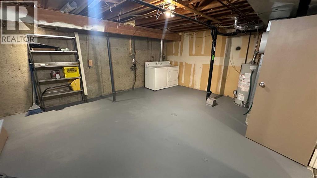 Single Family House for Sale in    Avenue NW Bowness Calgary 