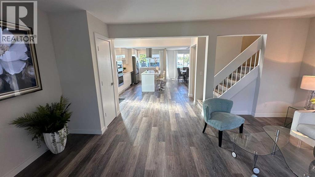Single Family House for Sale in    Avenue NW Bowness Calgary 