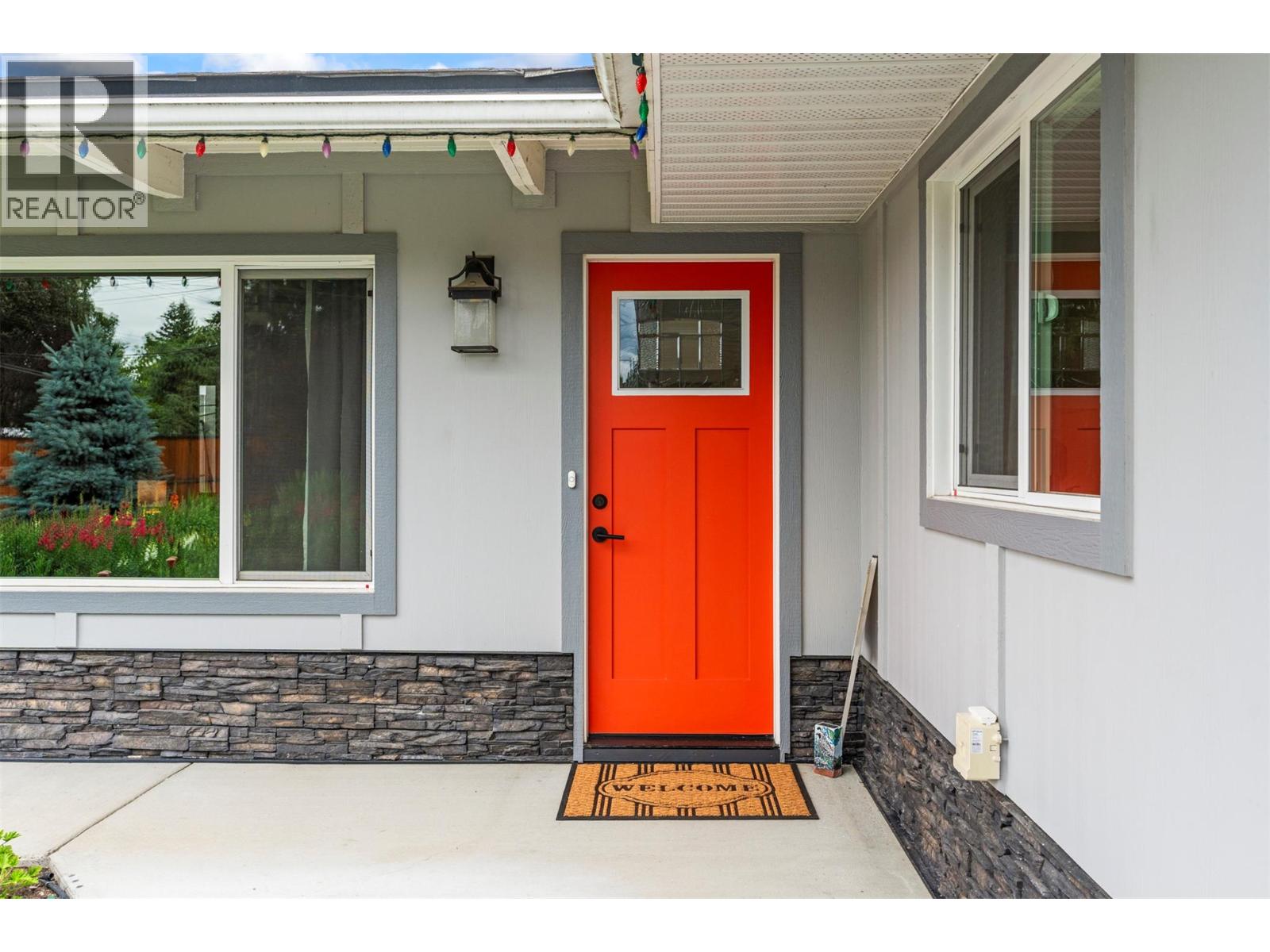 Photo 4 of 2209 Rosedale Avenue, Armstrong BC