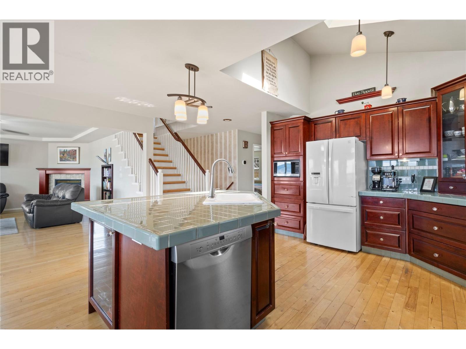 Photo 9 of 2500 4th Avenue Se, Salmon Arm BC