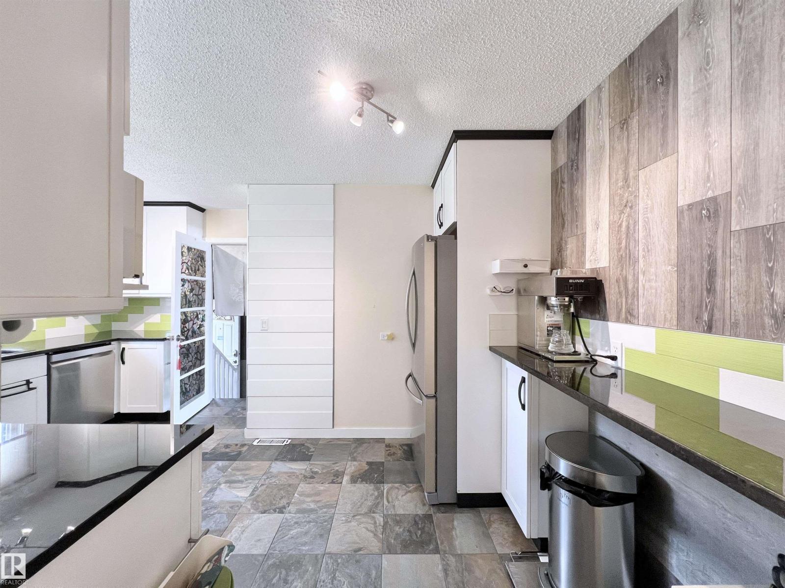 Photo 10 of 11440 Malmo Rd Nw, Edmonton AB