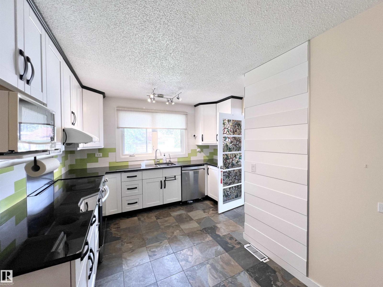 Photo 14 of 11440 Malmo Rd Nw, Edmonton AB