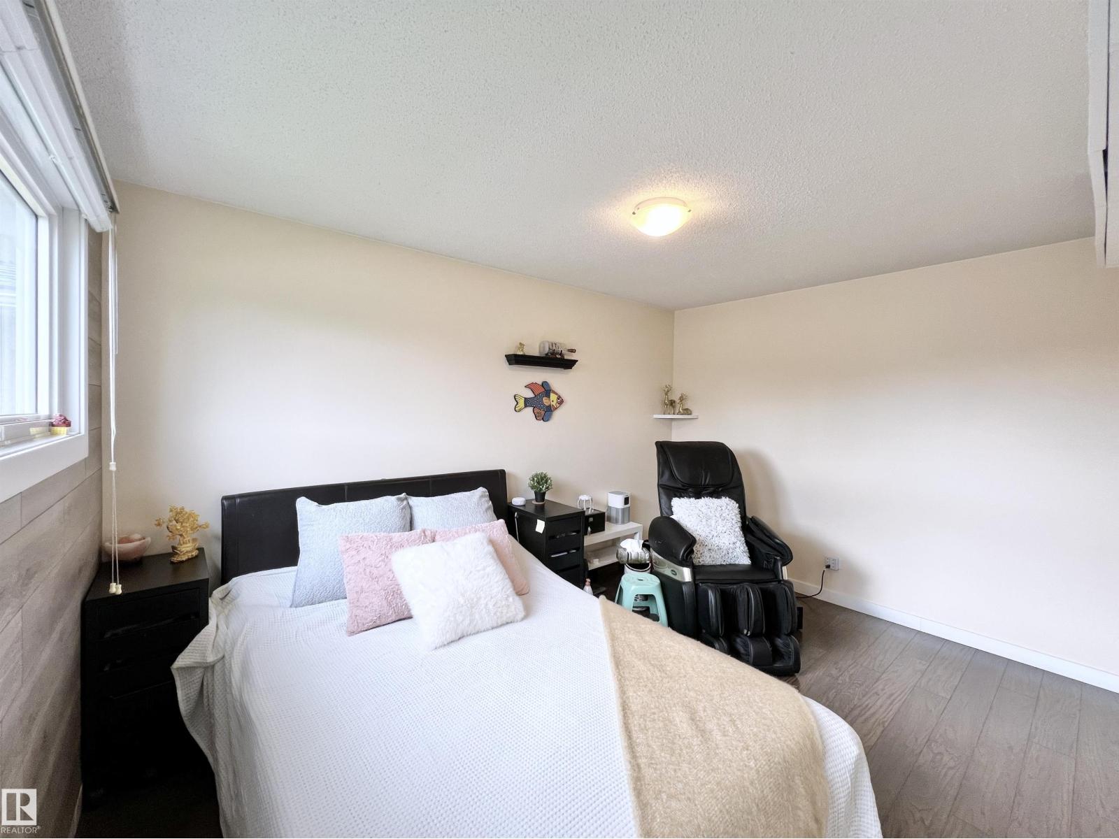 Photo 15 of 11440 Malmo Rd Nw, Edmonton AB