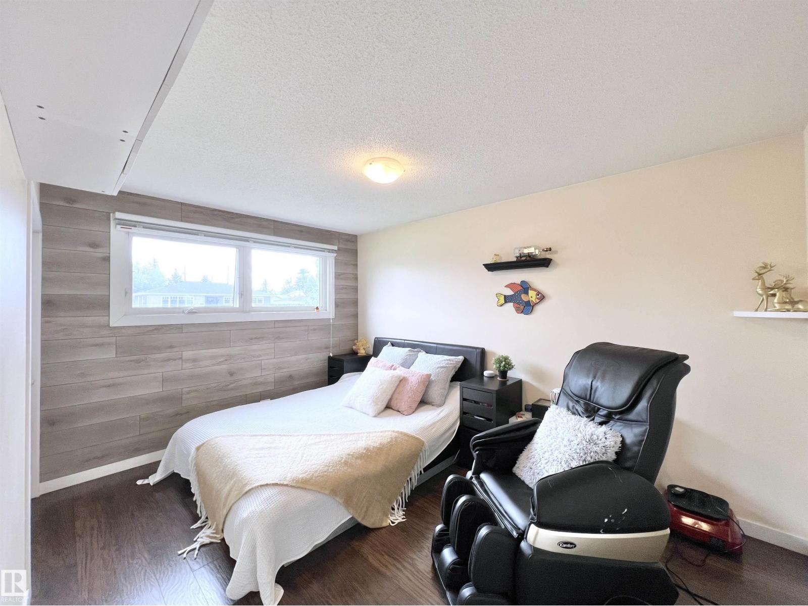Photo 16 of 11440 Malmo Rd Nw, Edmonton AB