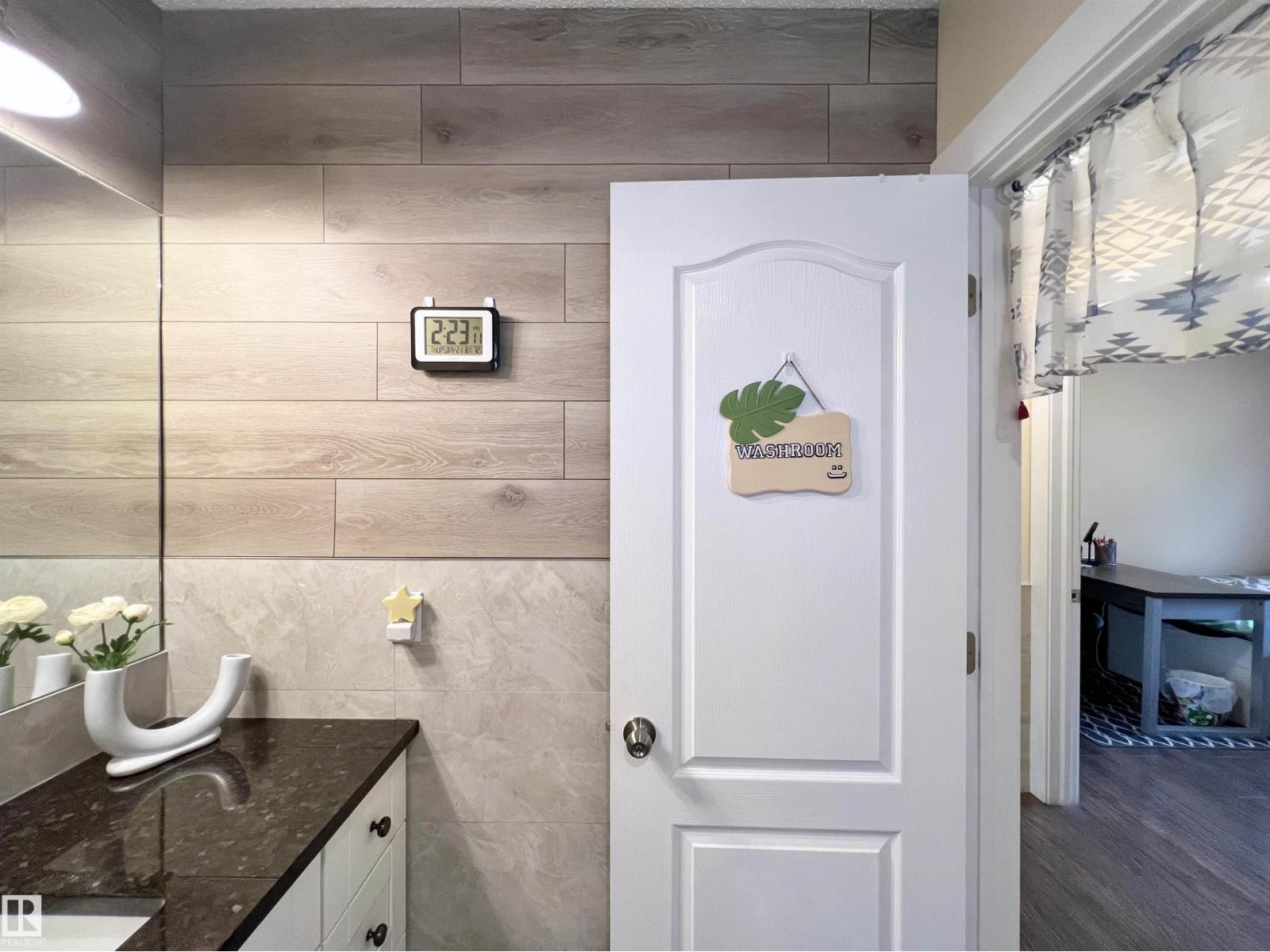 Photo 23 of 11440 Malmo Rd Nw, Edmonton AB