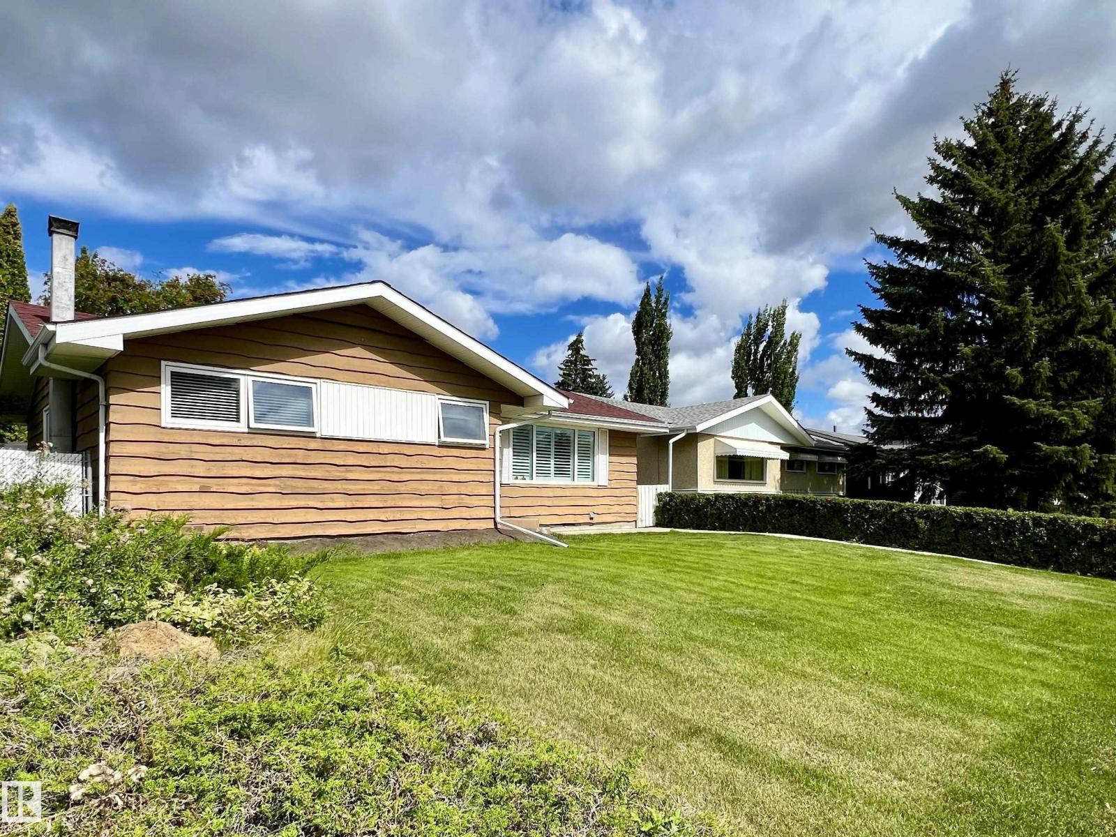 Photo 3 of 11440 Malmo Rd Nw, Edmonton AB