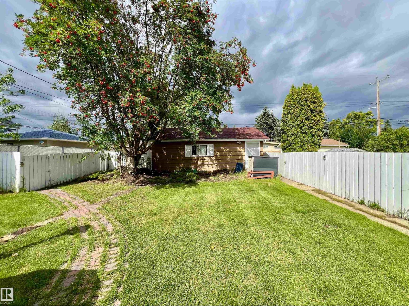 Photo 37 of 11440 Malmo Rd Nw, Edmonton AB