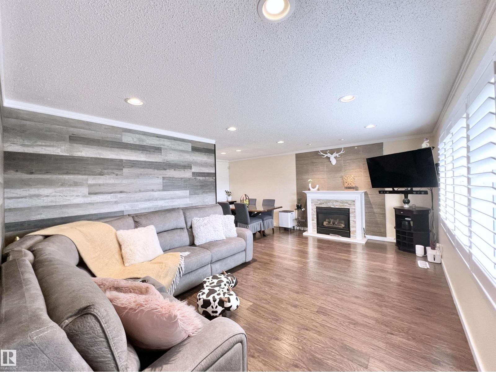 Photo 6 of 11440 Malmo Rd Nw, Edmonton AB