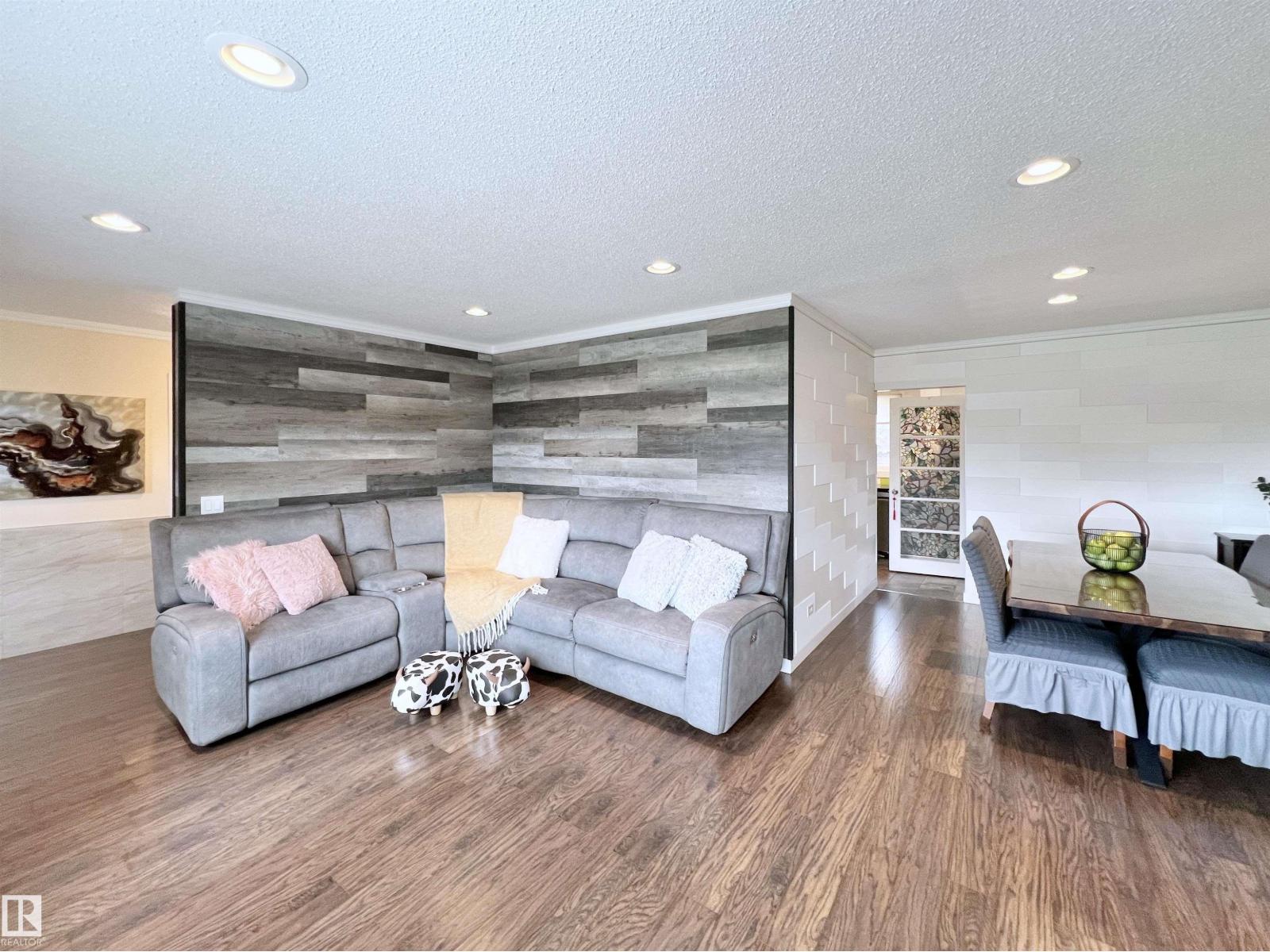 Photo 7 of 11440 Malmo Rd Nw, Edmonton AB