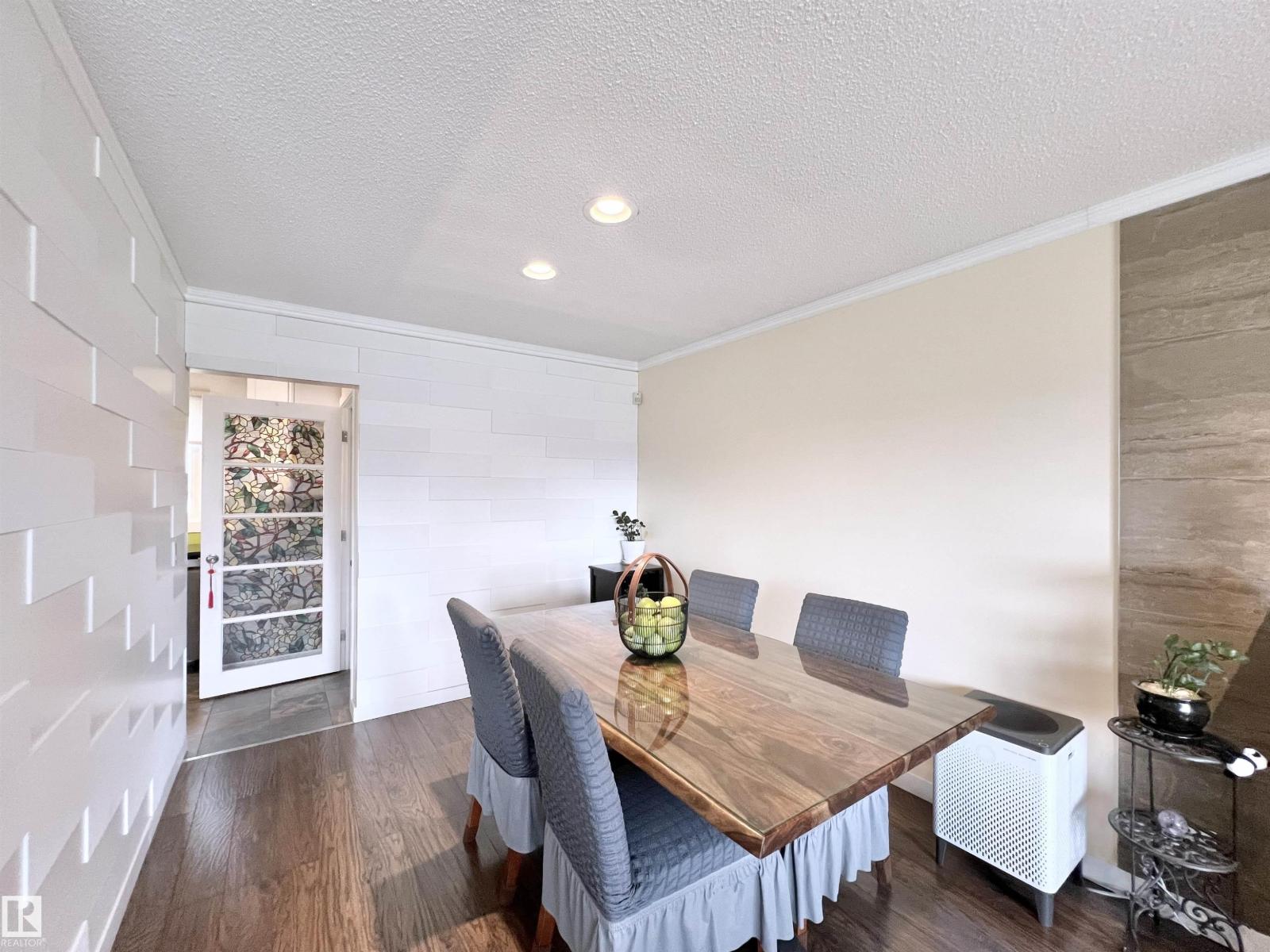 Photo 9 of 11440 Malmo Rd Nw, Edmonton AB