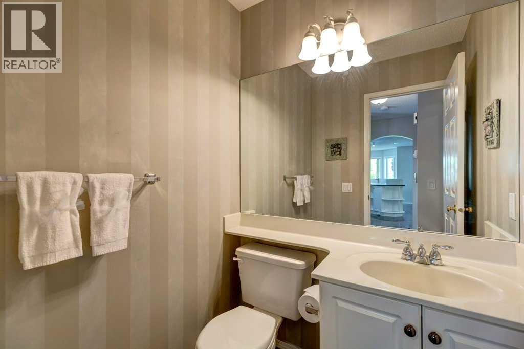 Single Family House for Sale in  Douglasdale Boulevard SE Douglasdale/Glen Calgary 